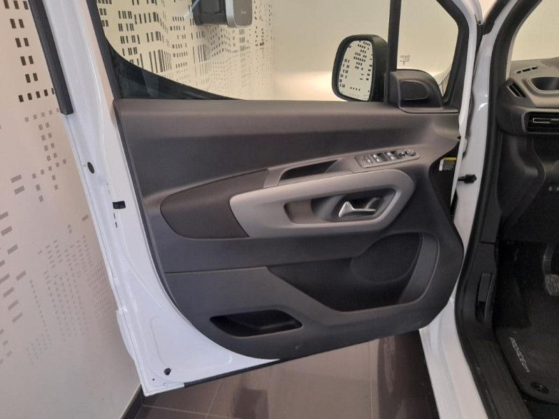 Toyota Proace Proace City Verso Medium 1.2L 110 VVT-i BVM6 Executive 2025 - photo n°19 Toyota Proace Proace City Verso Medium 1.2L 110 VVT-i BVM6 Executive  occasion à Saint-Maximin - photo n°19