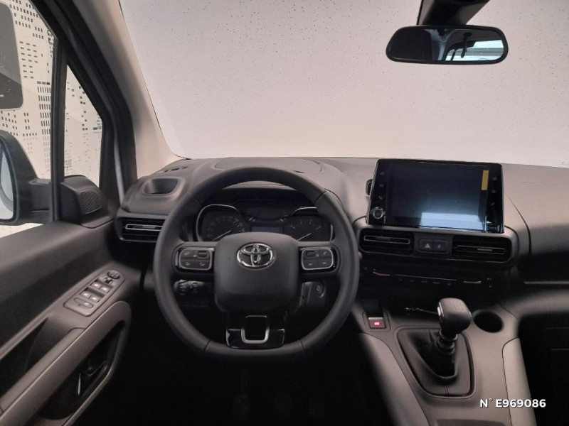 Toyota Proace Proace City Verso Medium 1.2L 110 VVT-i BVM6 Executive 2025 - photo n°9 Toyota Proace Proace City Verso Medium 1.2L 110 VVT-i BVM6 Executive  occasion à Saint-Maximin - photo n°9