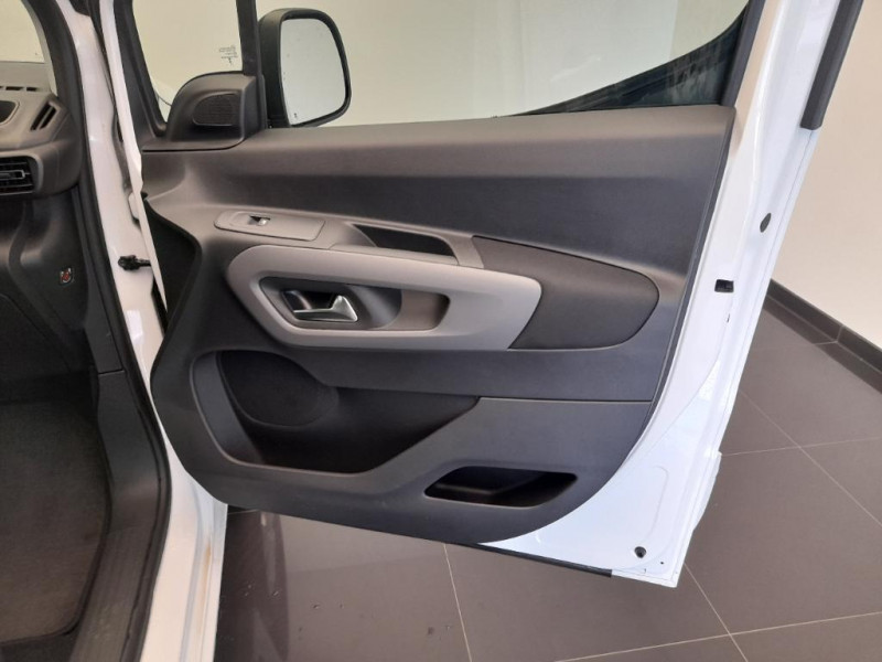 Toyota Proace Proace City Verso Medium 1.2L 110 VVT-i BVM6 Executive 2025 - photo n°20 Toyota Proace Proace City Verso Medium 1.2L 110 VVT-i BVM6 Executive  occasion à Saint-Maximin - photo n°20