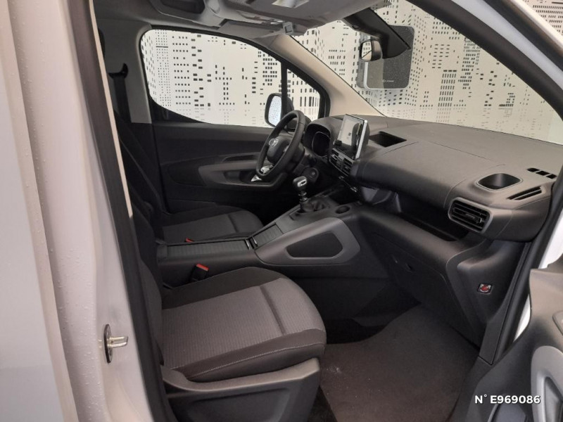 Toyota Proace Proace City Verso Medium 1.2L 110 VVT-i BVM6 Executive 2025 - photo n°10 Toyota Proace Proace City Verso Medium 1.2L 110 VVT-i BVM6 Executive  occasion à Saint-Maximin - photo n°10