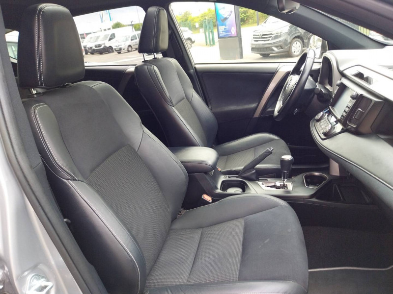 Toyota RAV 4 RAV4 Hybride 197ch 2WD Black Edition 5p 2018 - photo n°14 Toyota RAV 4 RAV4 Hybride 197ch 2WD Black Edition 5p  occasion à SAINT-GREGOIRE - photo n°14