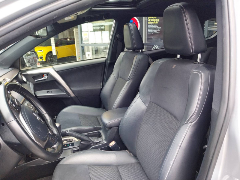 Toyota RAV 4 RAV4 Hybride 197ch 2WD Black Edition 5p 2018 - photo n°9 Toyota RAV 4 RAV4 Hybride 197ch 2WD Black Edition 5p  occasion à SAINT-GREGOIRE - photo n°9