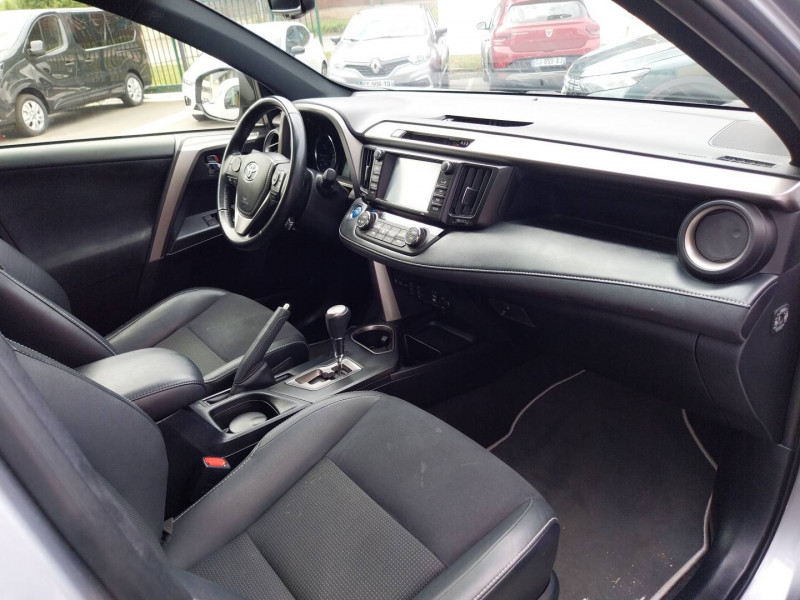 Toyota RAV 4 RAV4 Hybride 197ch 2WD Black Edition 5p 2018 - photo n°12 Toyota RAV 4 RAV4 Hybride 197ch 2WD Black Edition 5p  occasion à SAINT-GREGOIRE - photo n°12