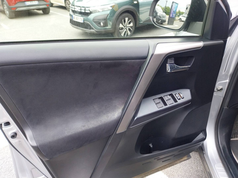 Toyota RAV 4 RAV4 Hybride 197ch 2WD Black Edition 5p 2018 - photo n°11 Toyota RAV 4 RAV4 Hybride 197ch 2WD Black Edition 5p  occasion à SAINT-GREGOIRE - photo n°11