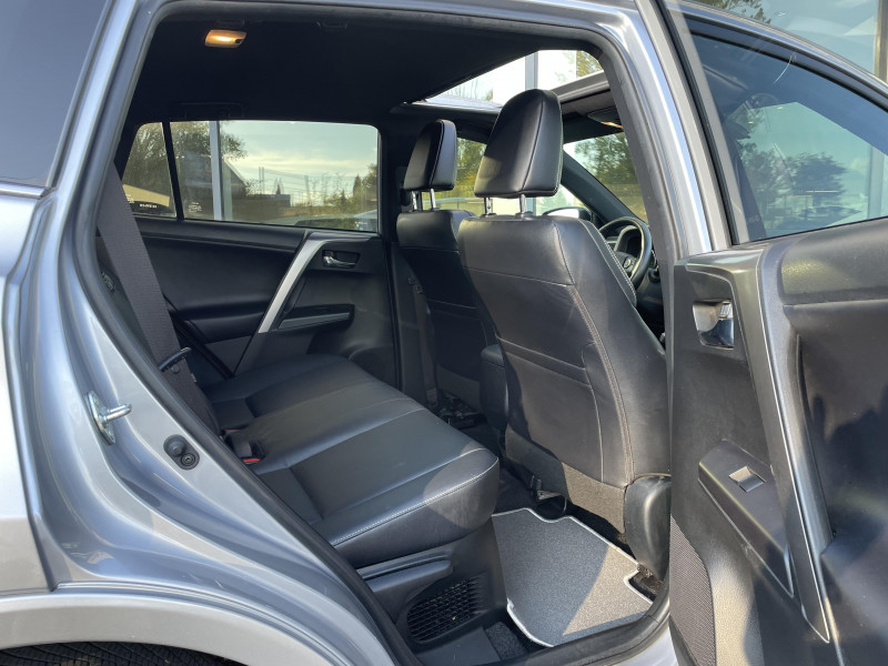 Toyota RAV 4 RAV4 Hybride 197ch 2WD Lounge 5p 2018 - photo n°11 Toyota RAV 4 RAV4 Hybride 197ch 2WD Lounge 5p  occasion à Onet-le-Château - photo n°11