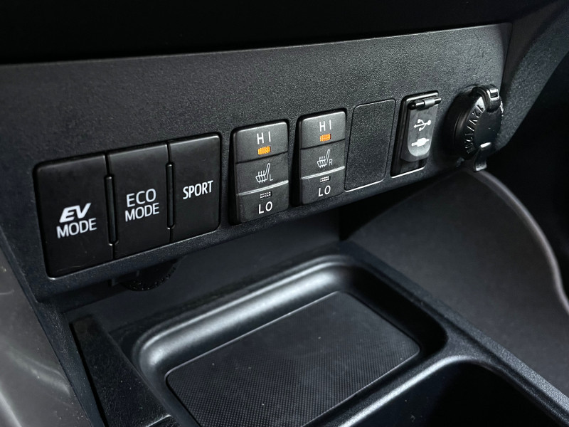 Toyota RAV 4 RAV4 Hybride 197ch 2WD Lounge 5p 2018 - photo n°8 Toyota RAV 4 RAV4 Hybride 197ch 2WD Lounge 5p  occasion à Onet-le-Château - photo n°8
