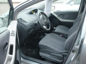 Toyota Yaris 90 D-4D Confort Pack 5p Gris occasion  Portet-sur-Garonne - photo n6