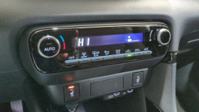 Toyota Yaris Hybride 116 bva design + sieges chauffants + radars av-ar  occasion � Ganges - photo n�18