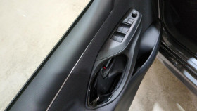 Toyota Yaris Hybride 116 bva design + sieges chauffants + radars av-ar  occasion � Ganges - photo n�10