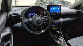 Toyota Yaris Hybride 116 bva design + sieges chauffants + radars av-ar  occasion � Ganges - photo n�9