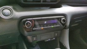 Toyota Yaris Hybride 116h design + sieges chauffants + volant chauffant  occasion  Ganges - photo n15