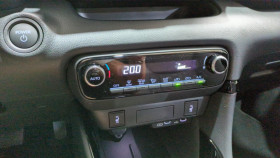 Toyota Yaris Hybride 116h design + sieges chauffants + volant chauffant  occasion  Ganges - photo n15