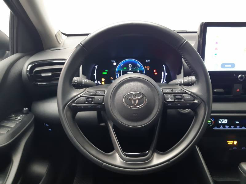 Toyota Yaris Hybride 116h Design  occasion  Saint Laurent des Vignes - photo n6