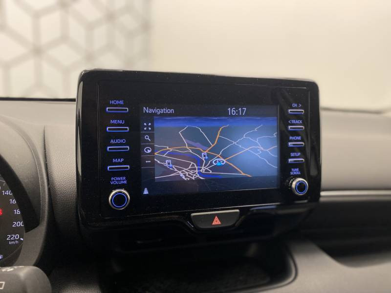 Toyota Yaris Hybride 116h Dynamic  occasion  Saint Laurent des Vignes - photo n6
