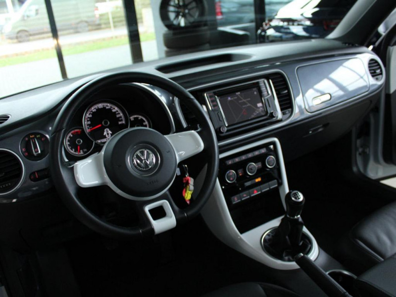 Volkswagen Beetle BEETLE CABRIO 1.2 TSI BMT STYLE LEDERPAKET NAVI* 2017 - photo n°7 Volkswagen Beetle BEETLE CABRIO 1.2 TSI BMT STYLE LEDERPAKET NAVI*  occasion à L'Union - photo n°7