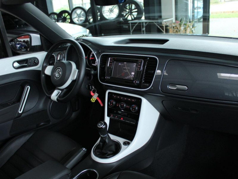Volkswagen Beetle BEETLE CABRIO 1.2 TSI BMT STYLE LEDERPAKET NAVI* 2017 - photo n°10 Volkswagen Beetle BEETLE CABRIO 1.2 TSI BMT STYLE LEDERPAKET NAVI*  occasion à L'Union - photo n°10