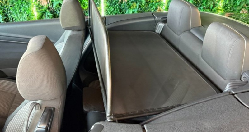 Volkswagen Eos 1.4 TSI 122 ch Sportline ~ Sièges chauffants ~ Toit rigide e 2008 - photo n°7 Volkswagen Eos 1.4 TSI 122 ch Sportline ~ Sièges chauffants ~ Toit rigide e  occasion à MANOSQUE - photo n°7