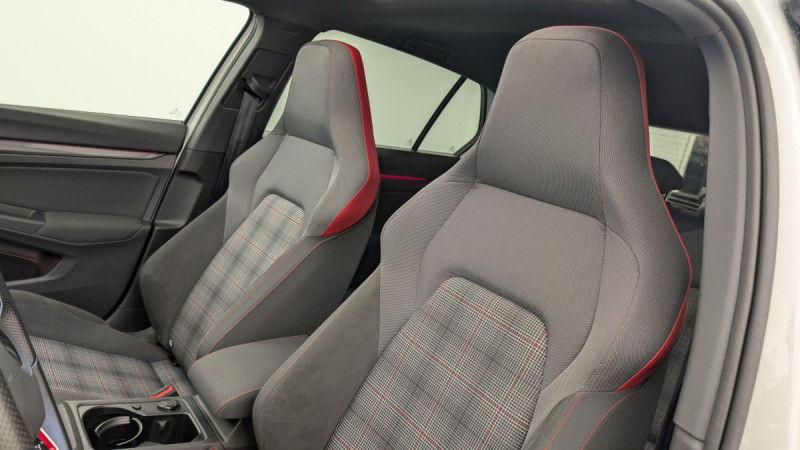 Volkswagen Golf 2.0 TSI 245 DSG7 GTI 2021 - photo n°16 Volkswagen Golf 2.0 TSI 245 DSG7 GTI  occasion à SAINT-GREGOIRE - photo n°16