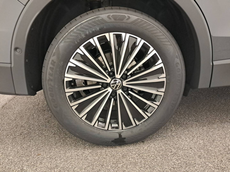 Volkswagen Tiguan Tiguan 2.0 TDI 150ch DSG7  occasion  Saint-Cyr-sur-Loire - photo n10