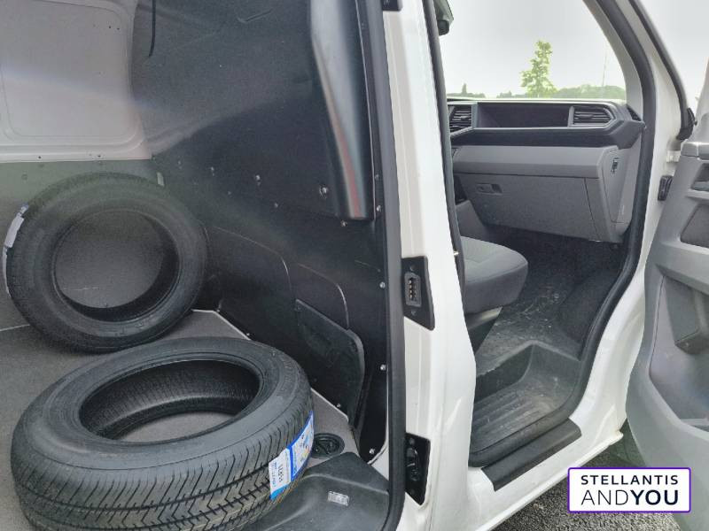 Volkswagen Transporter FOURGON 6.1 VAN L1H1 2.0 TDI 150 BVM6 BUSINESS LINE  occasion  VELIZY - photo n8