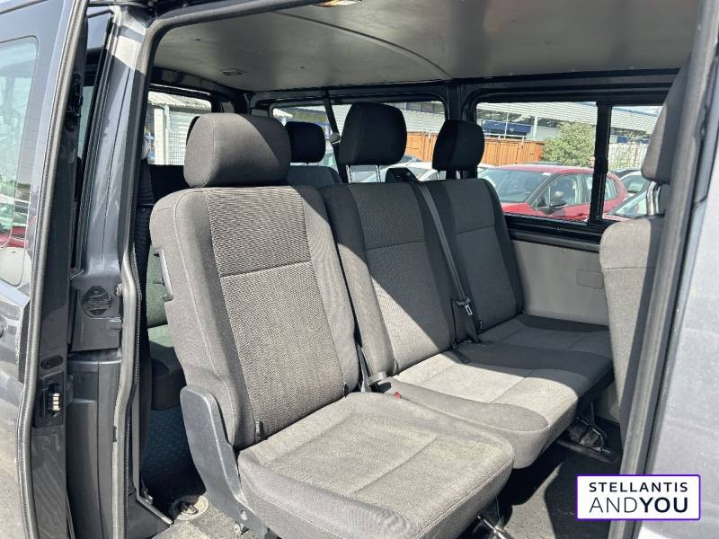 Volkswagen Transporter FOURGON FGN VITRE L2H1 2.0 TDI 150 4MOTION  occasion  VILLENEUVE D'ASCQ - photo n5