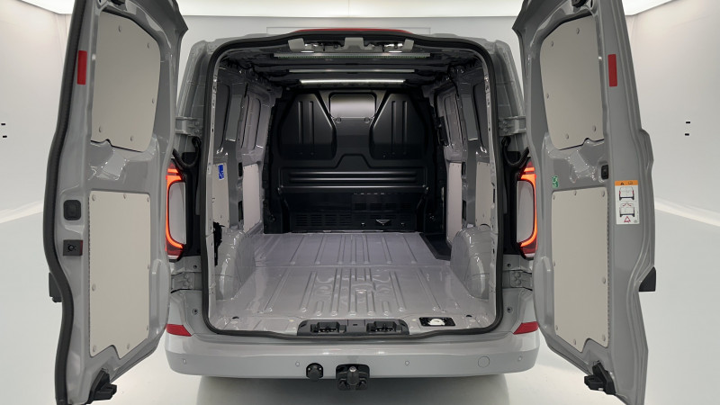 Volkswagen Transporter Transporter T7 L1H1 2.0 TDI 150ch Business BVA8 2025 - photo n°9 Volkswagen Transporter Transporter T7 L1H1 2.0 TDI 150ch Business BVA8  occasion à SAINT-GREGOIRE - photo n°9