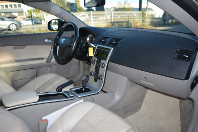 Volvo C70 D3 150CH MOMENTUM GEARTRONIC 2011 - photo n°10 Volvo C70 D3 150CH MOMENTUM GEARTRONIC  occasion à Toulouse - photo n°10