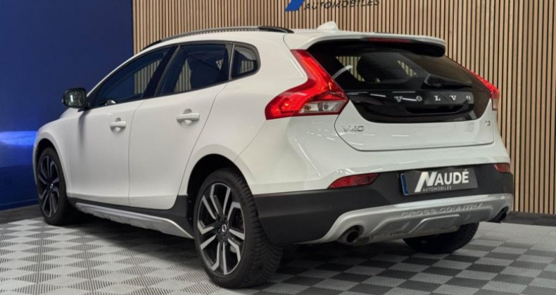 Volvo V40 CROSS COUNTRY 1.5 T3 152 CH - BVA Geartronic 6 - Momentum 2017 - photo n°4 Volvo V40 CROSS COUNTRY 1.5 T3 152 CH - BVA Geartronic 6 - Momentum  occasion à Lozanne - photo n°4