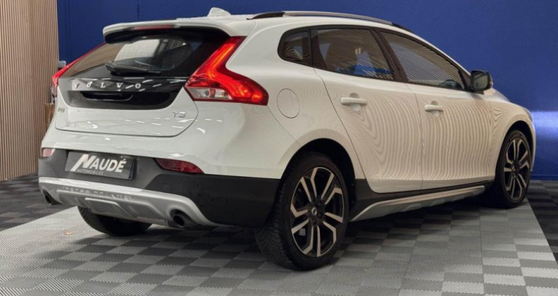 Volvo V40 CROSS COUNTRY 1.5 T3 152 CH - BVA Geartronic 6 - Momentum 2017 - photo n°6 Volvo V40 CROSS COUNTRY 1.5 T3 152 CH - BVA Geartronic 6 - Momentum  occasion à Lozanne - photo n°6