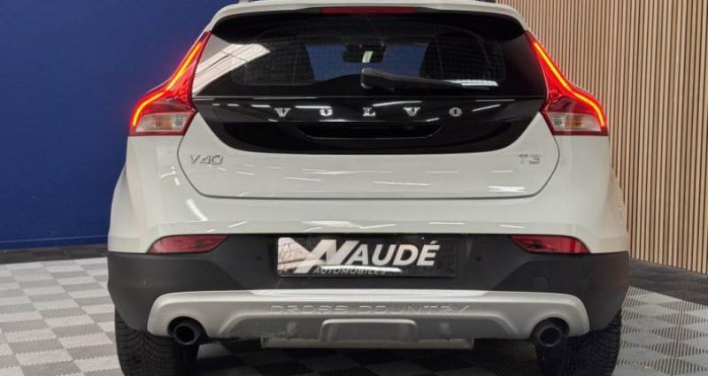 Volvo V40 CROSS COUNTRY 1.5 T3 152 CH - BVA Geartronic 6 - Momentum 2017 - photo n°5 Volvo V40 CROSS COUNTRY 1.5 T3 152 CH - BVA Geartronic 6 - Momentum  occasion à Lozanne - photo n°5