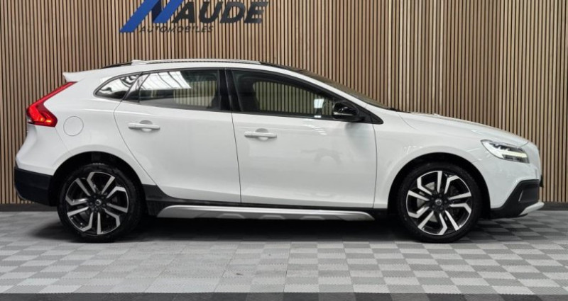 Volvo V40 CROSS COUNTRY 1.5 T3 152 CH - BVA Geartronic 6 - Momentum 2017 - photo n°7 Volvo V40 CROSS COUNTRY 1.5 T3 152 CH - BVA Geartronic 6 - Momentum  occasion à Lozanne - photo n°7