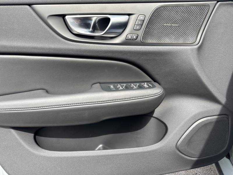 Volvo V60 B4 197ch Plus Style Dark DCT 7  occasion  Barberey-Saint-Sulpice - photo n12