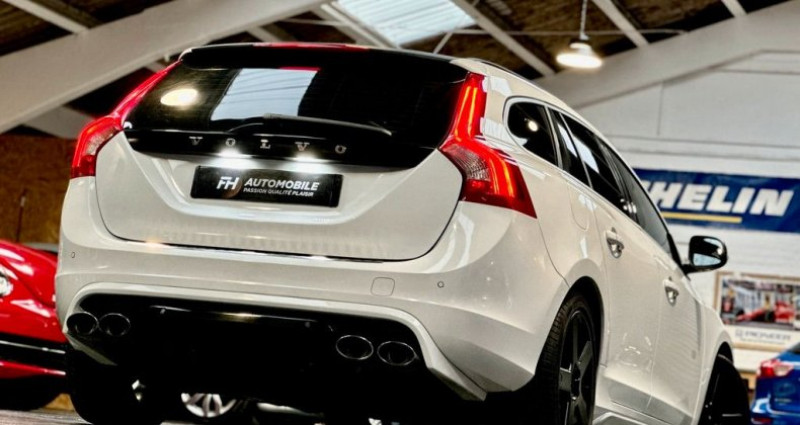 Volvo V60 T6 AWD R-Design 3.0L 6 cylindres 304 ch Toit ouvrant, Blueto 2011 - photo n°3 Volvo V60 T6 AWD R-Design 3.0L 6 cylindres 304 ch Toit ouvrant, Blueto  occasion à Halluin - photo n°3