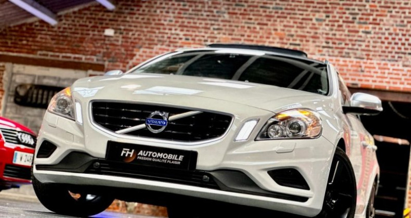 Volvo V60 T6 AWD R-Design 3.0L 6 cylindres 304 ch Toit ouvrant, Blueto 2011 - photo n°2 Volvo V60 T6 AWD R-Design 3.0L 6 cylindres 304 ch Toit ouvrant, Blueto  occasion à Halluin - photo n°2