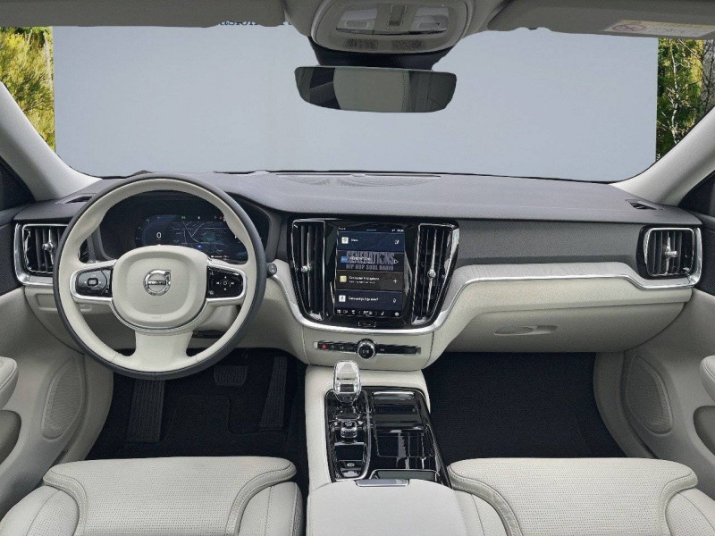 Volvo V60 V60 T6 AWD Hybride Rechargeable 253 ch + 145 ch Geartronic 8  occasion à LYON VAISE - photo n°4