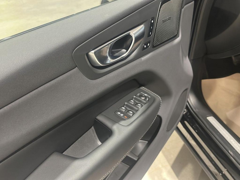 Volvo XC60 XC 60 Ultimate Dark Recharge Plug-In Hybrid AWD 2023 - photo n°9 Volvo XC60 XC 60 Ultimate Dark Recharge Plug-In Hybrid AWD  occasion à L'Union - photo n°9