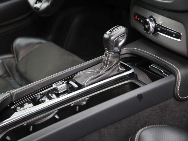 Volvo XC90 R-Design AHK/Navi/Pano 2018 - photo n°9 Volvo XC90 R-Design AHK/Navi/Pano  occasion à L'Union - photo n°9